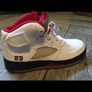 Nike Youth Air Jordan size 5 white/black/red